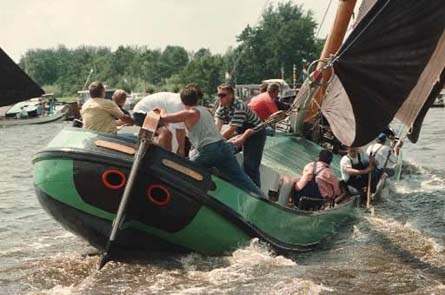 Frisia. La spettacolare regata degli Skûtsjesilen