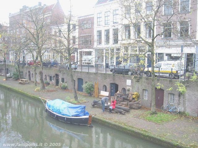 Utrecht, un canale e un battello